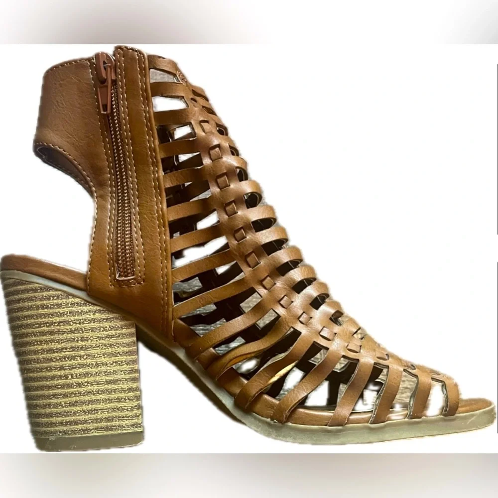 Rampage Womens Gladiator Heeled Brown Sandals Open Toe Zip Closure. Size 8.5